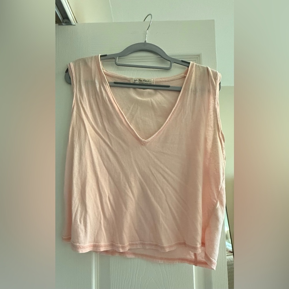 Free people we the free dreamy muscle tank vneck top size xs light pink